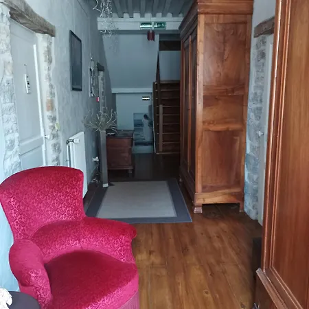 Maison D'eusebia * Château-Chalon